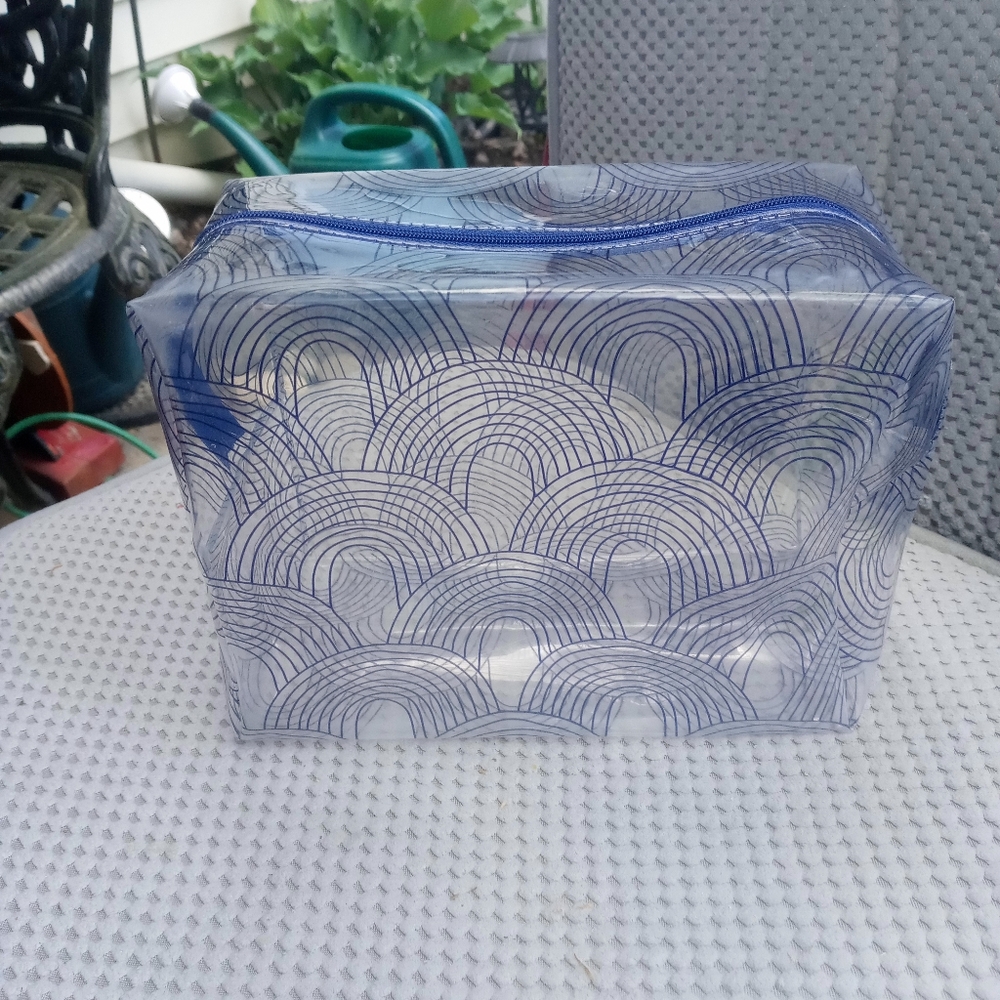 Transparent Zipper Pouch - Picture 2 of 9